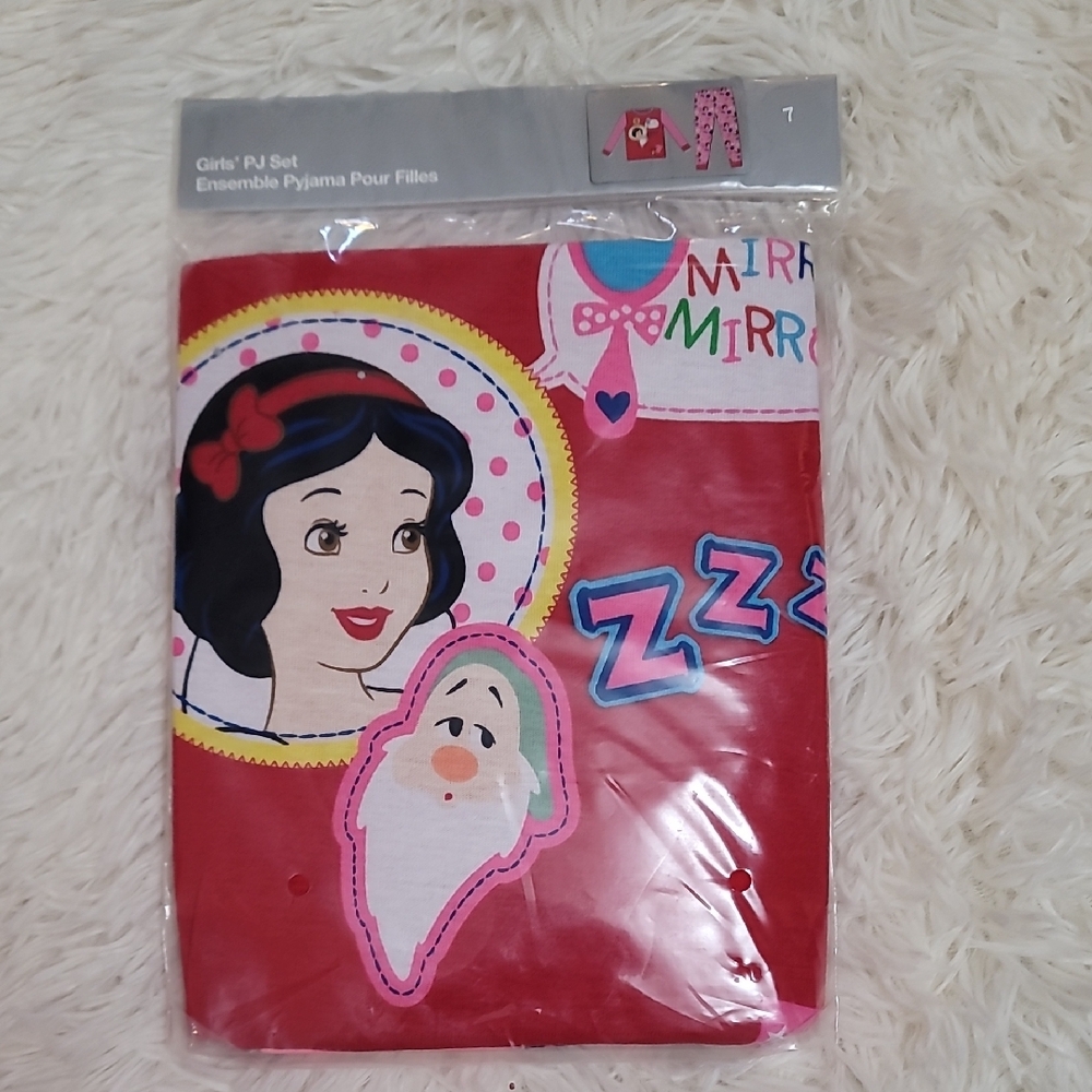 Disney,Girls' ,Red Pajama Set, Snow White, Size 7
